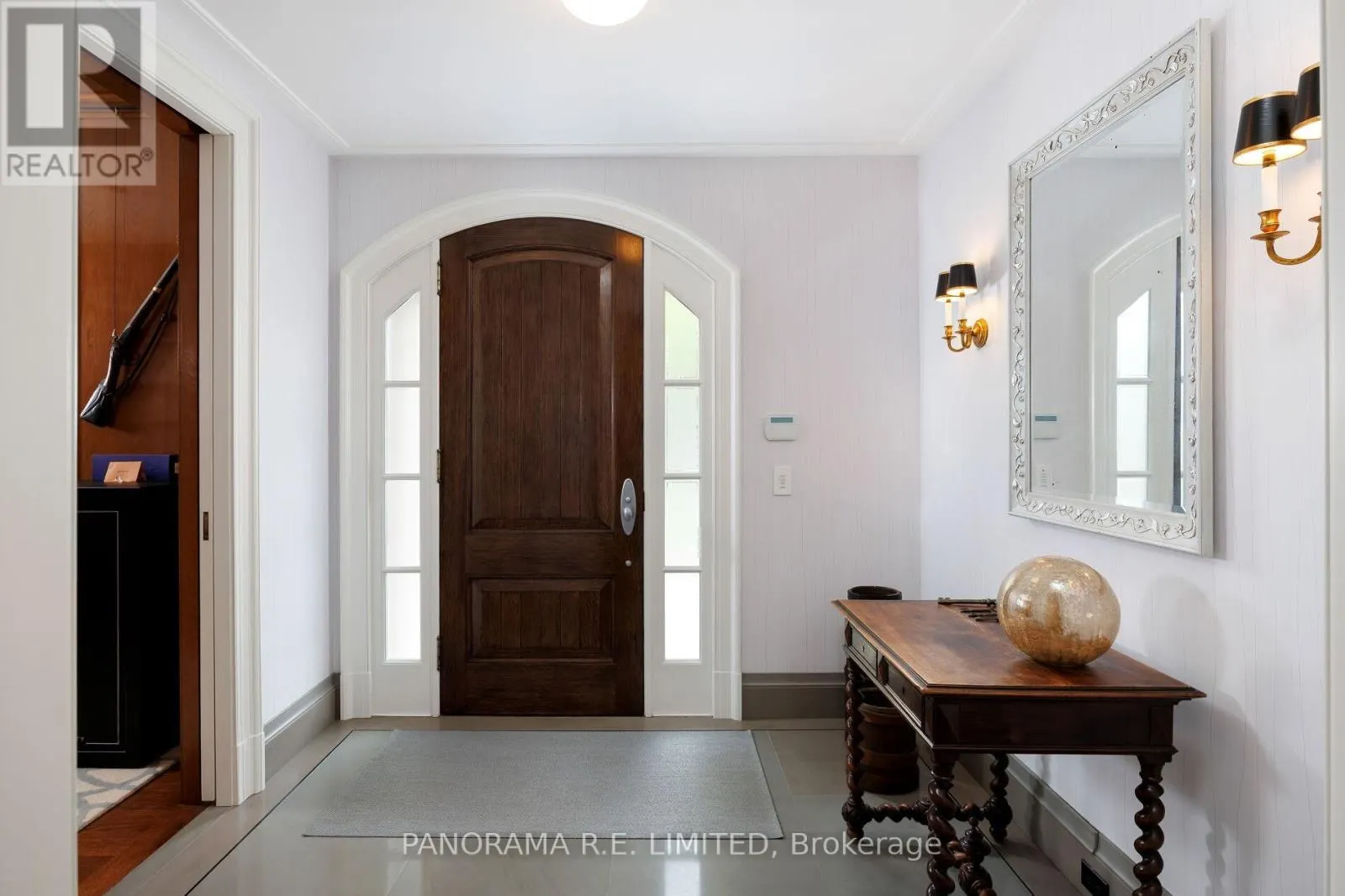 19 GRAYSTONE GARDENS