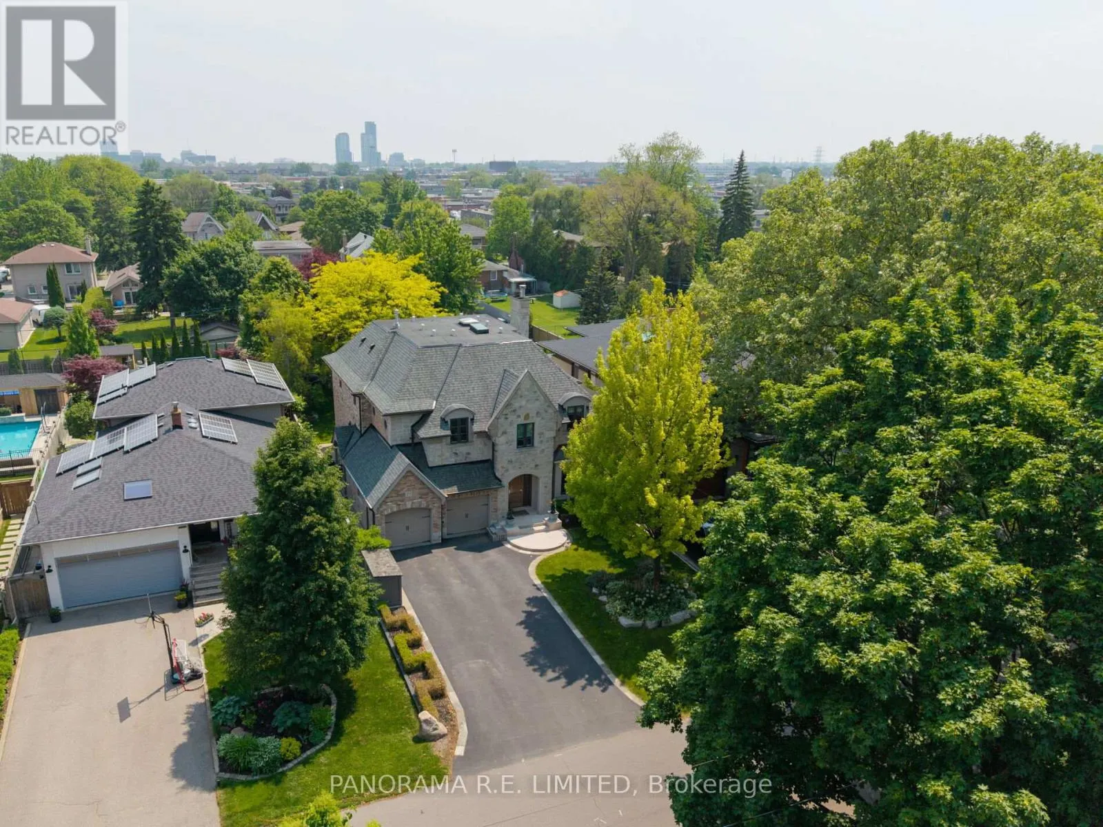 19 GRAYSTONE GARDENS
