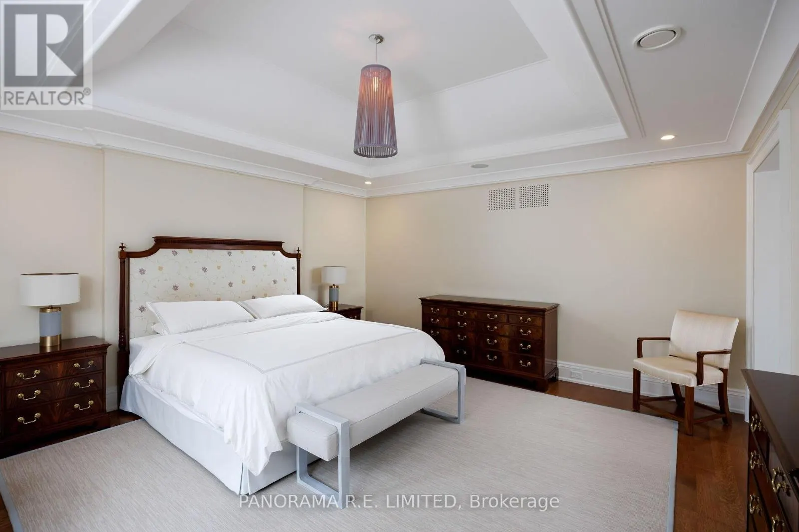 19 GRAYSTONE GARDENS