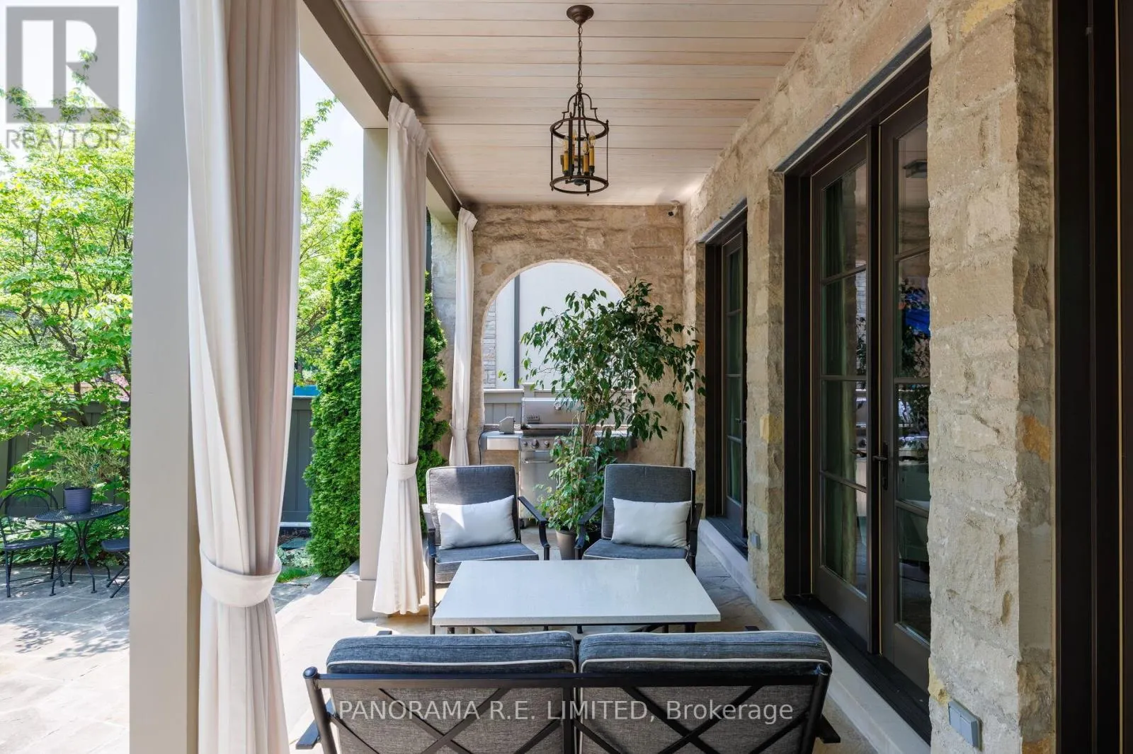 19 GRAYSTONE GARDENS