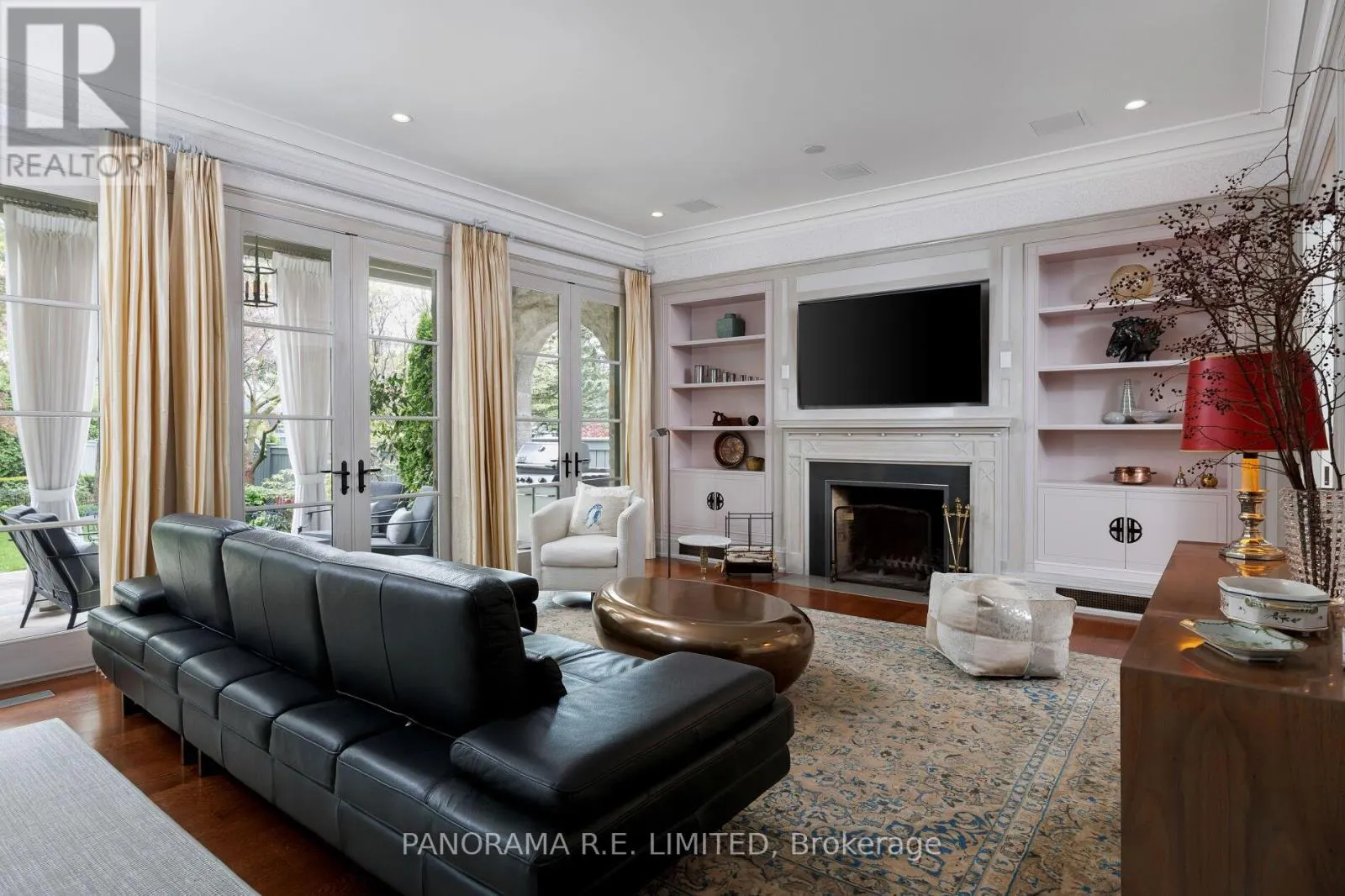 19 GRAYSTONE GARDENS