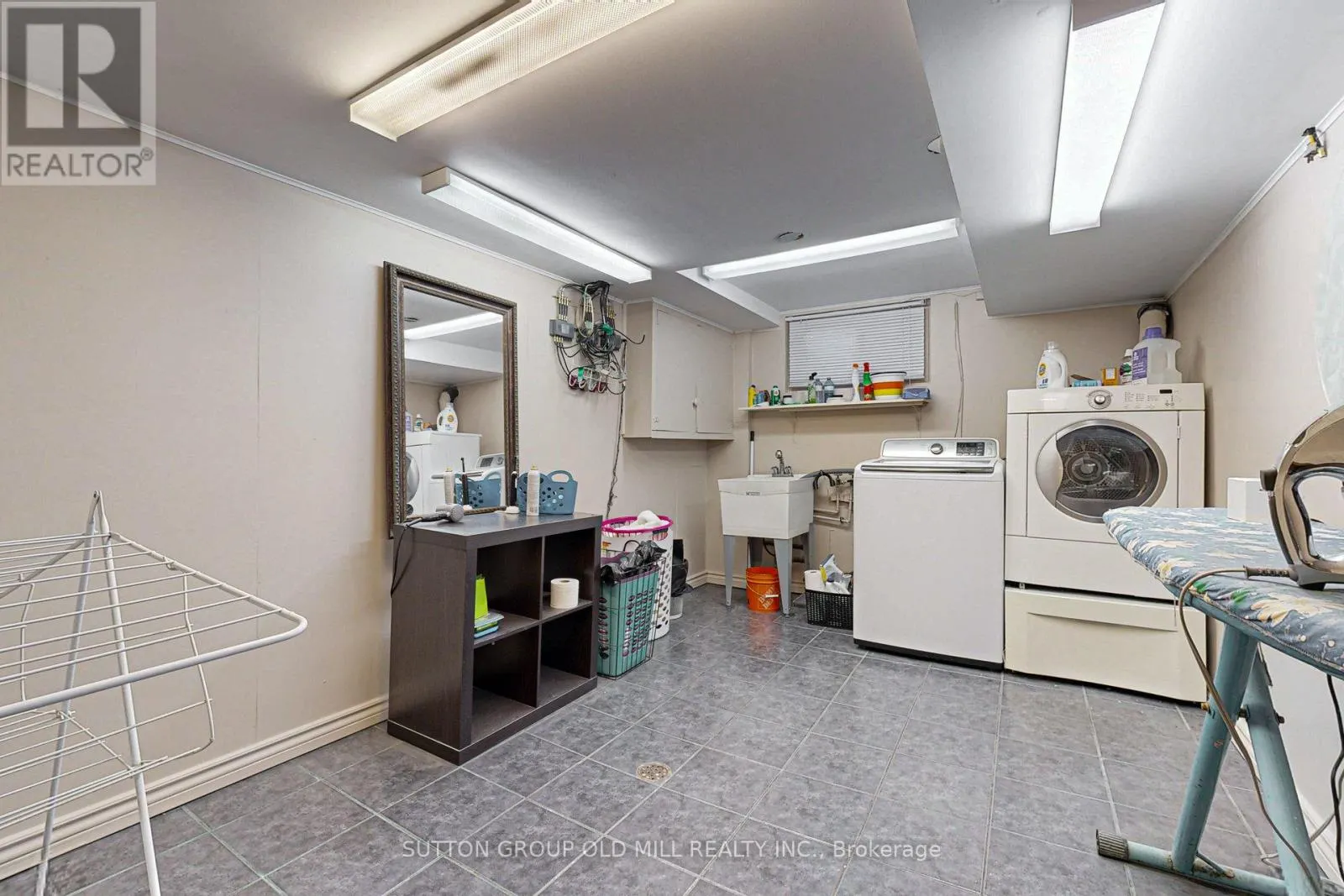 2 BYWOOD DRIVE
