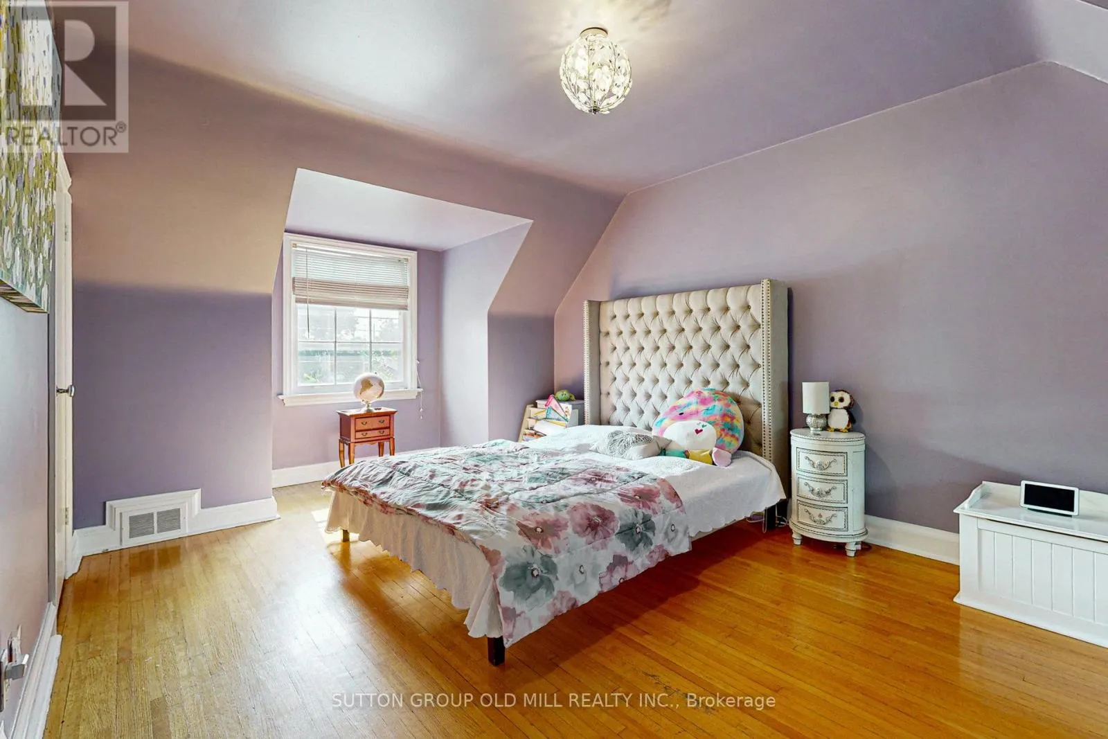 2 BYWOOD DRIVE