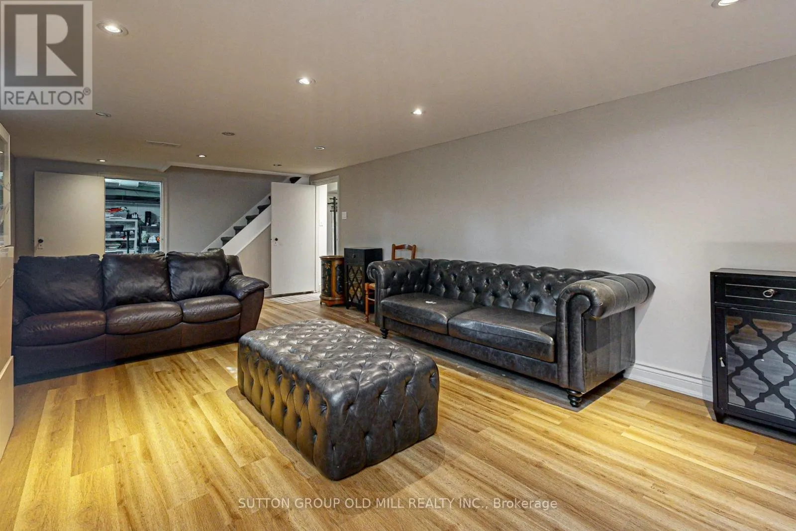 2 BYWOOD DRIVE