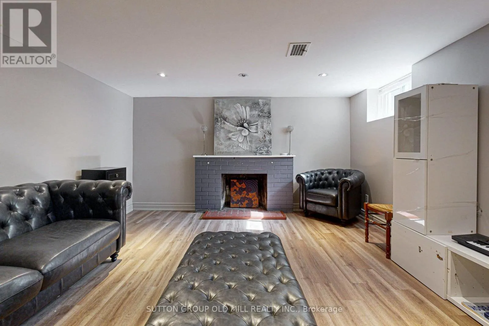 2 BYWOOD DRIVE