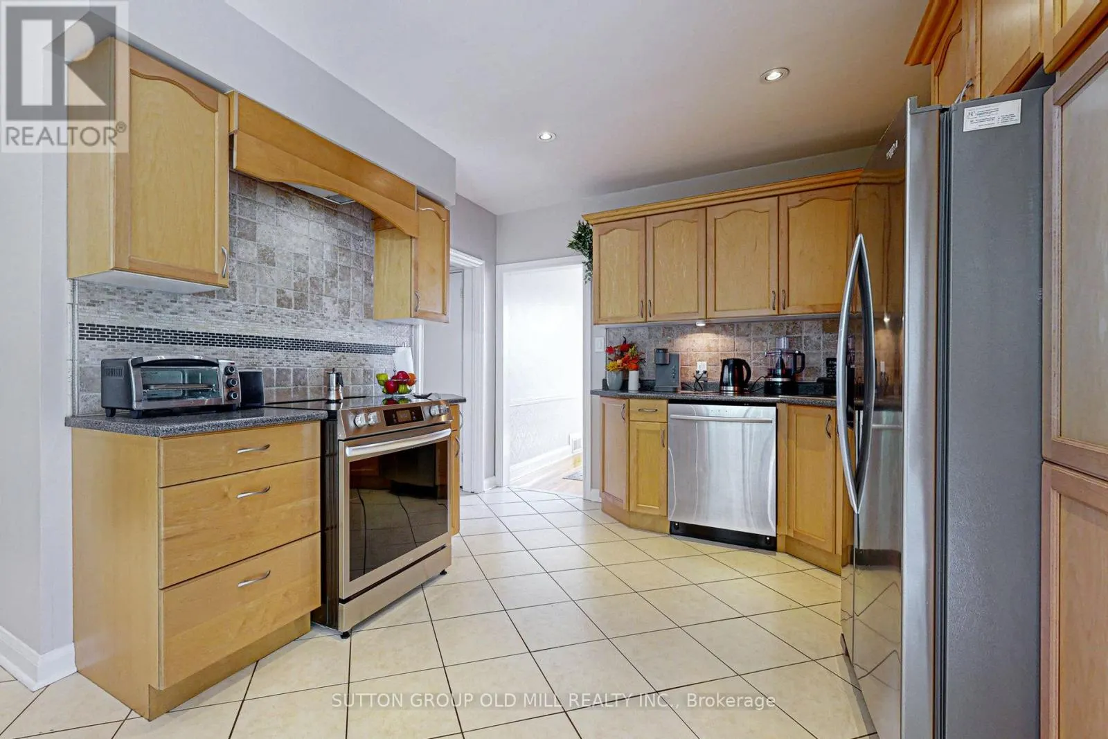 2 BYWOOD DRIVE