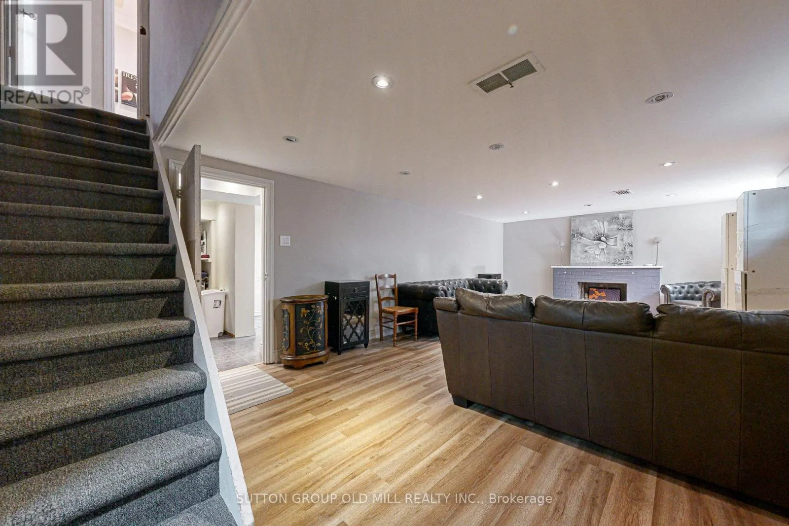 2 BYWOOD DRIVE