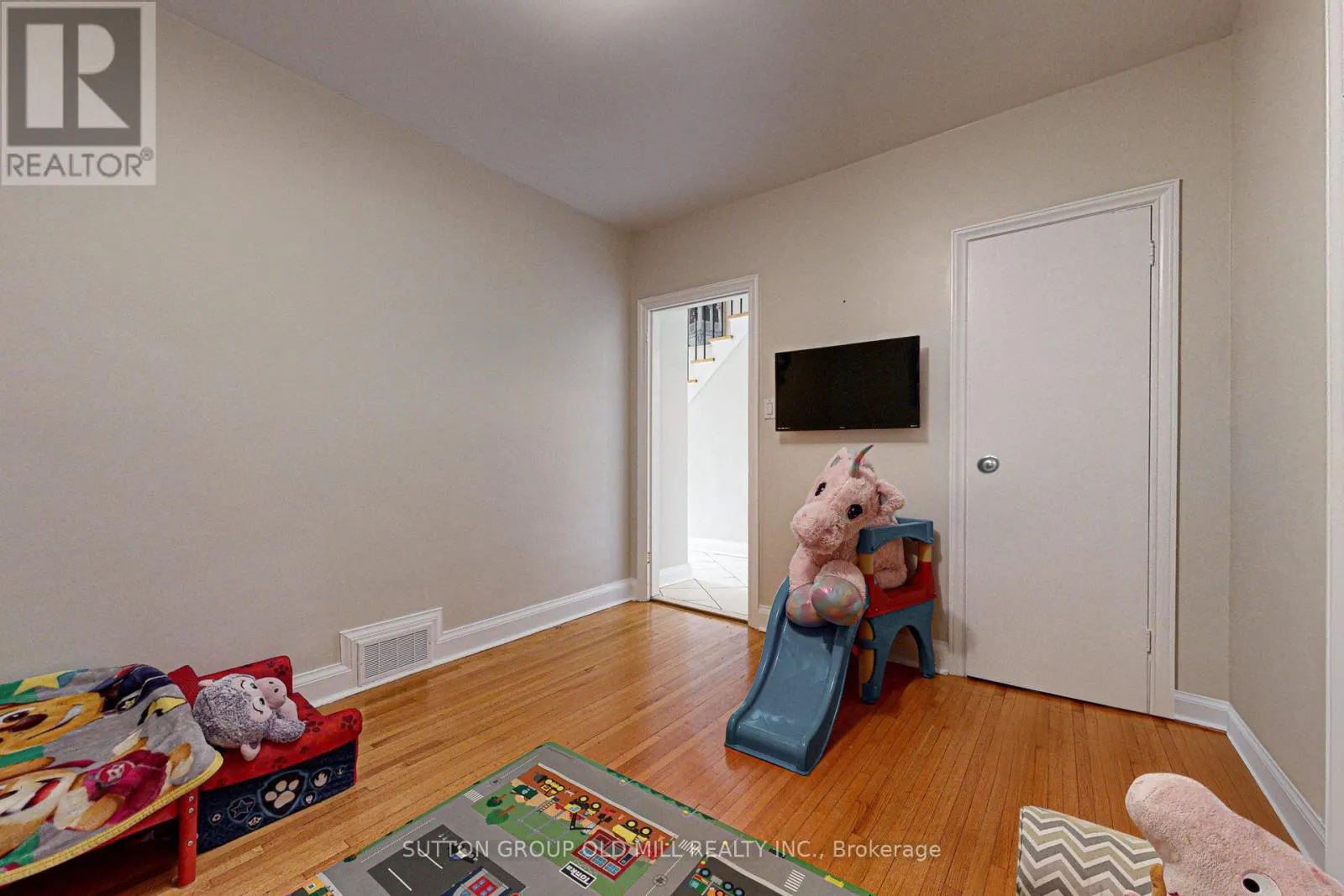 2 BYWOOD DRIVE