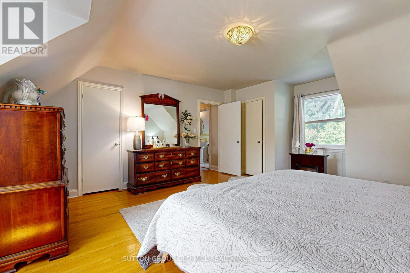 2 BYWOOD DRIVE