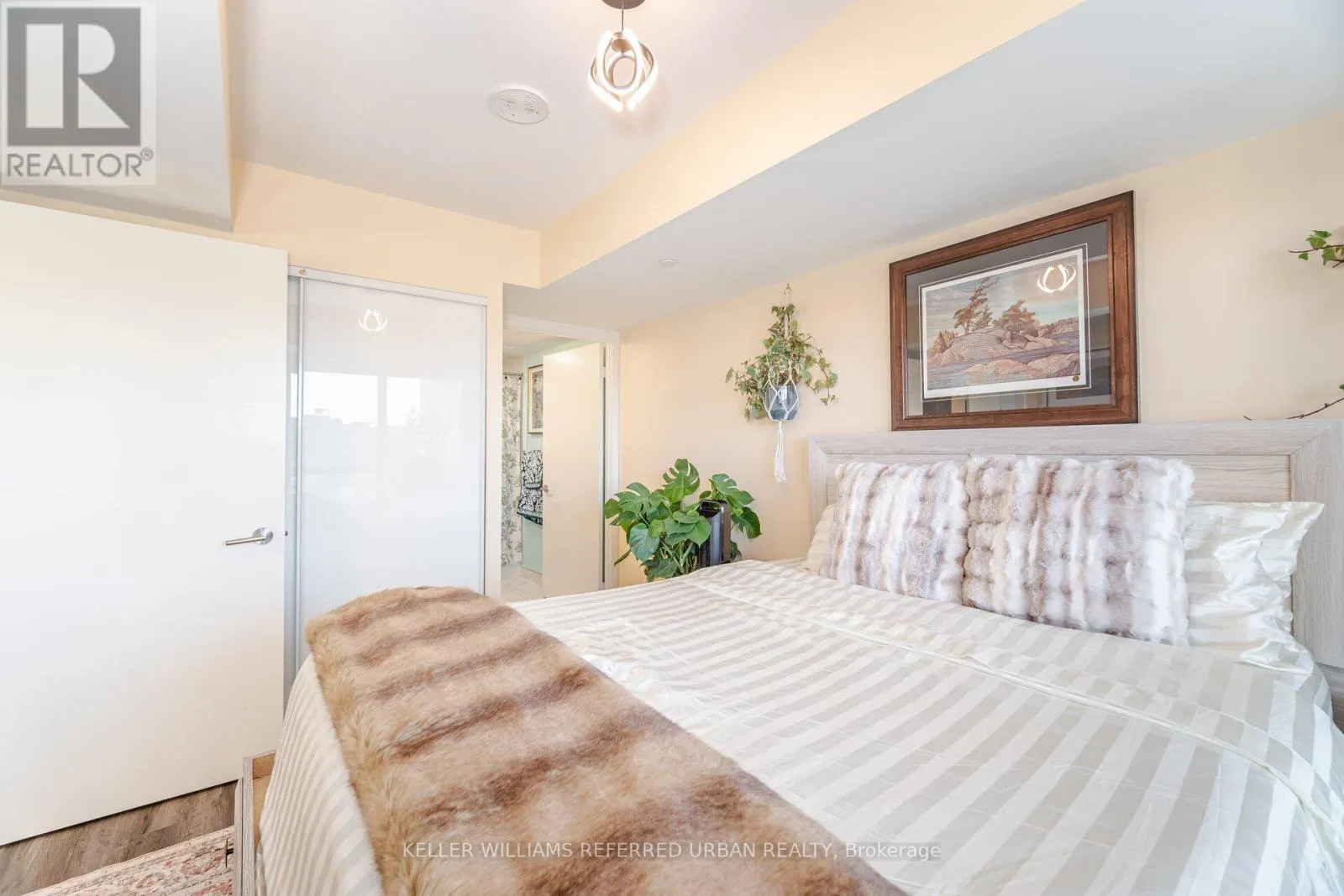 1807 - 10 WILBY CRESCENT