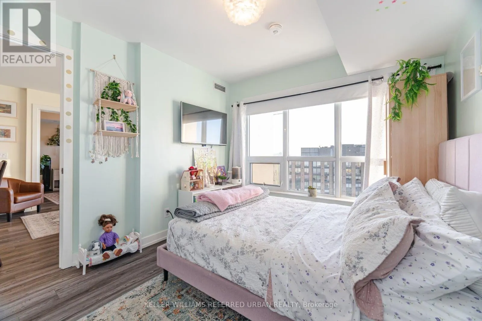 1807 - 10 WILBY CRESCENT