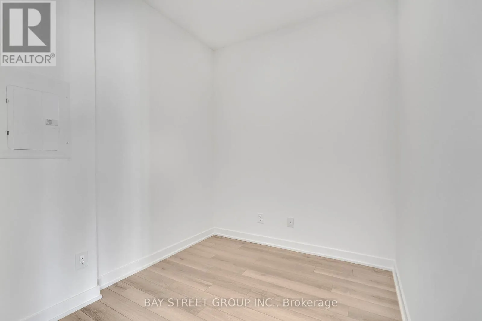 1505 - 3079 TRAFALGAR ROAD