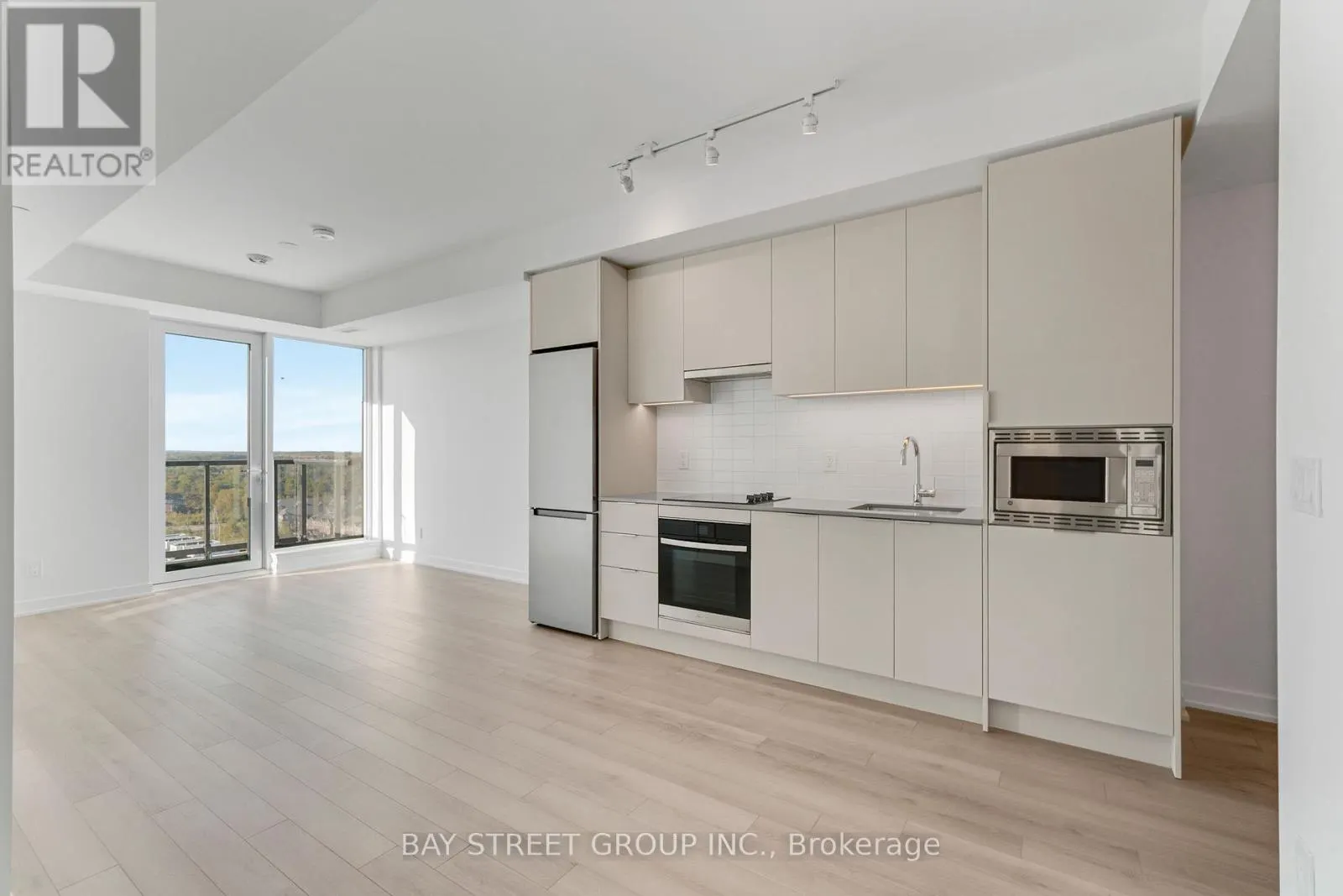1505 - 3079 TRAFALGAR ROAD