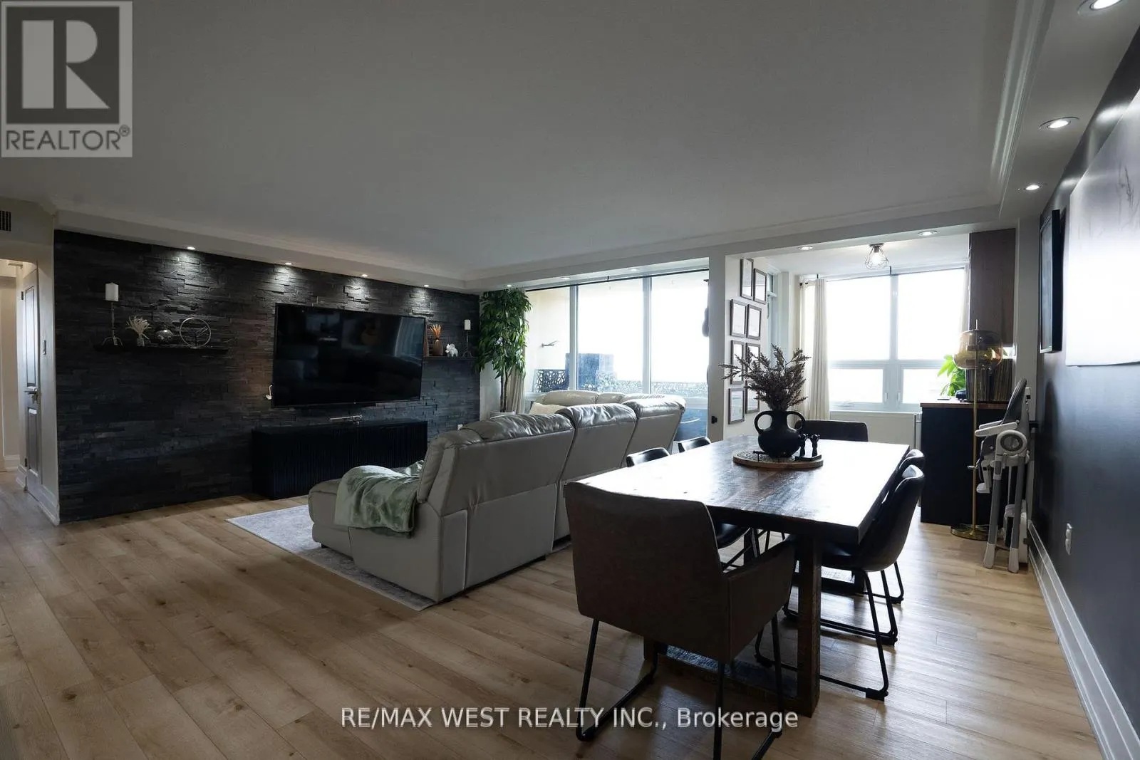 1603 - 61 RICHVIEW ROAD