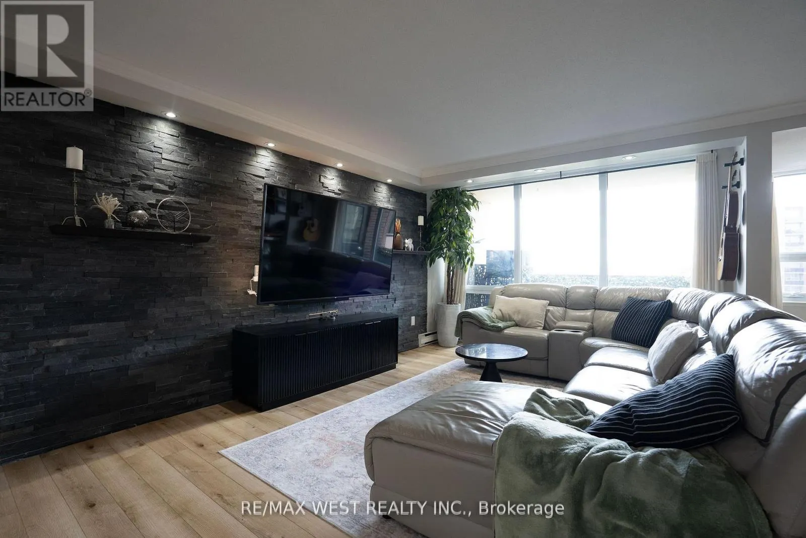 1603 - 61 RICHVIEW ROAD