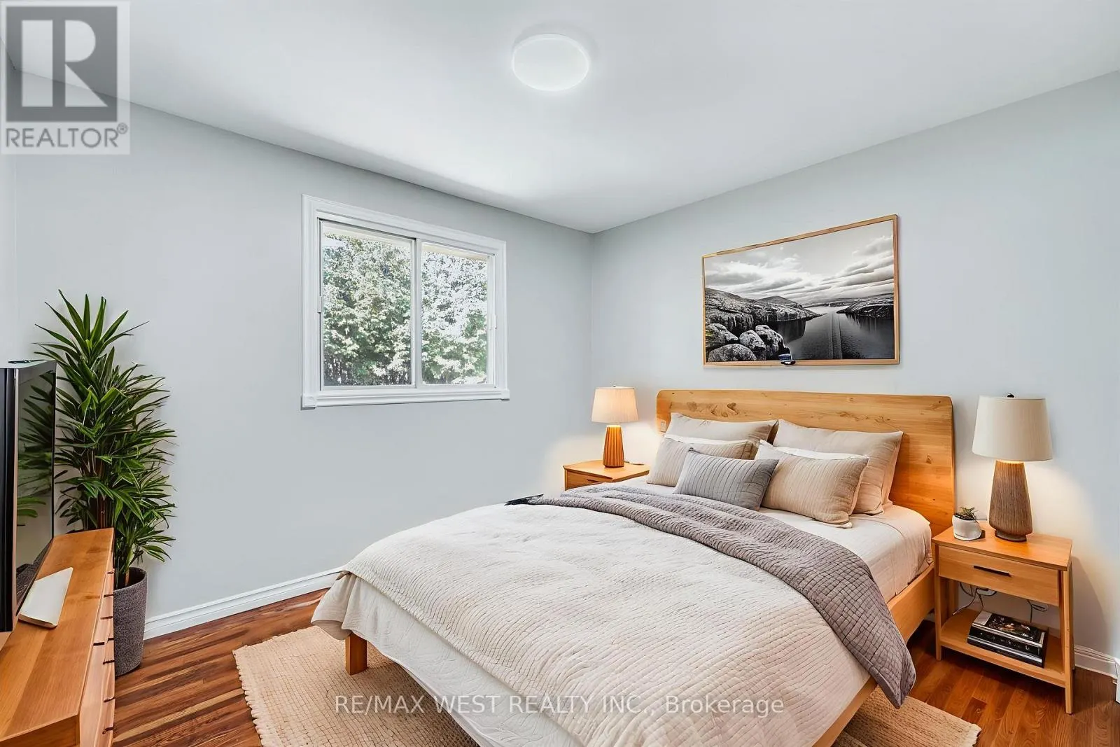 15 LAWRENCE AVENUE