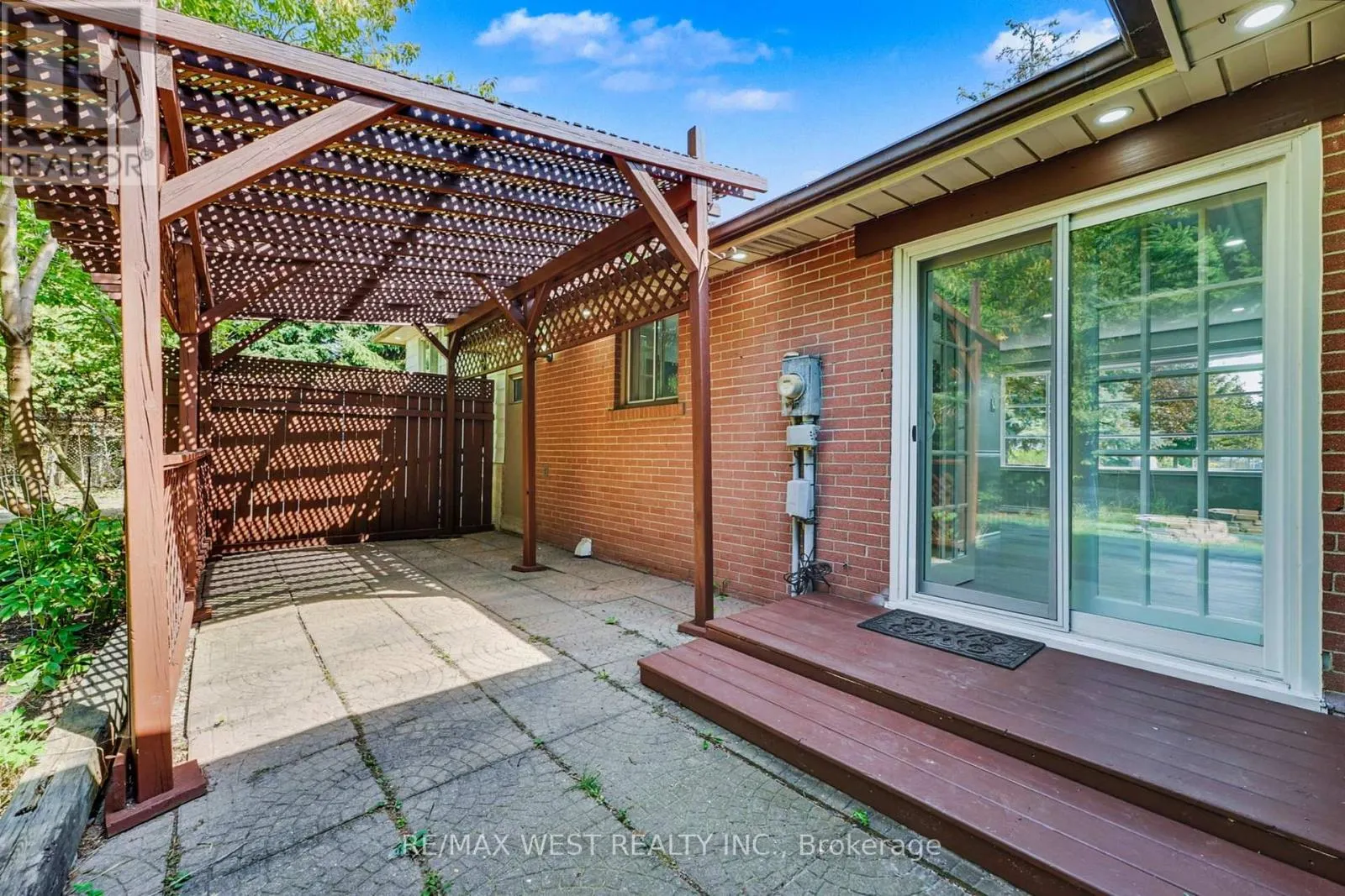 15 LAWRENCE AVENUE