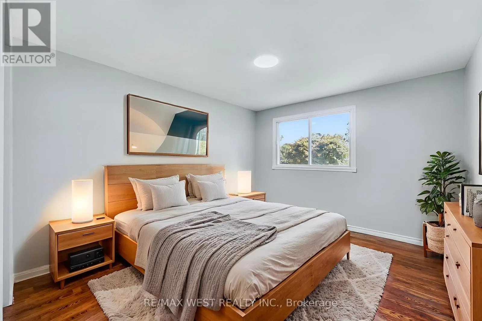 15 LAWRENCE AVENUE