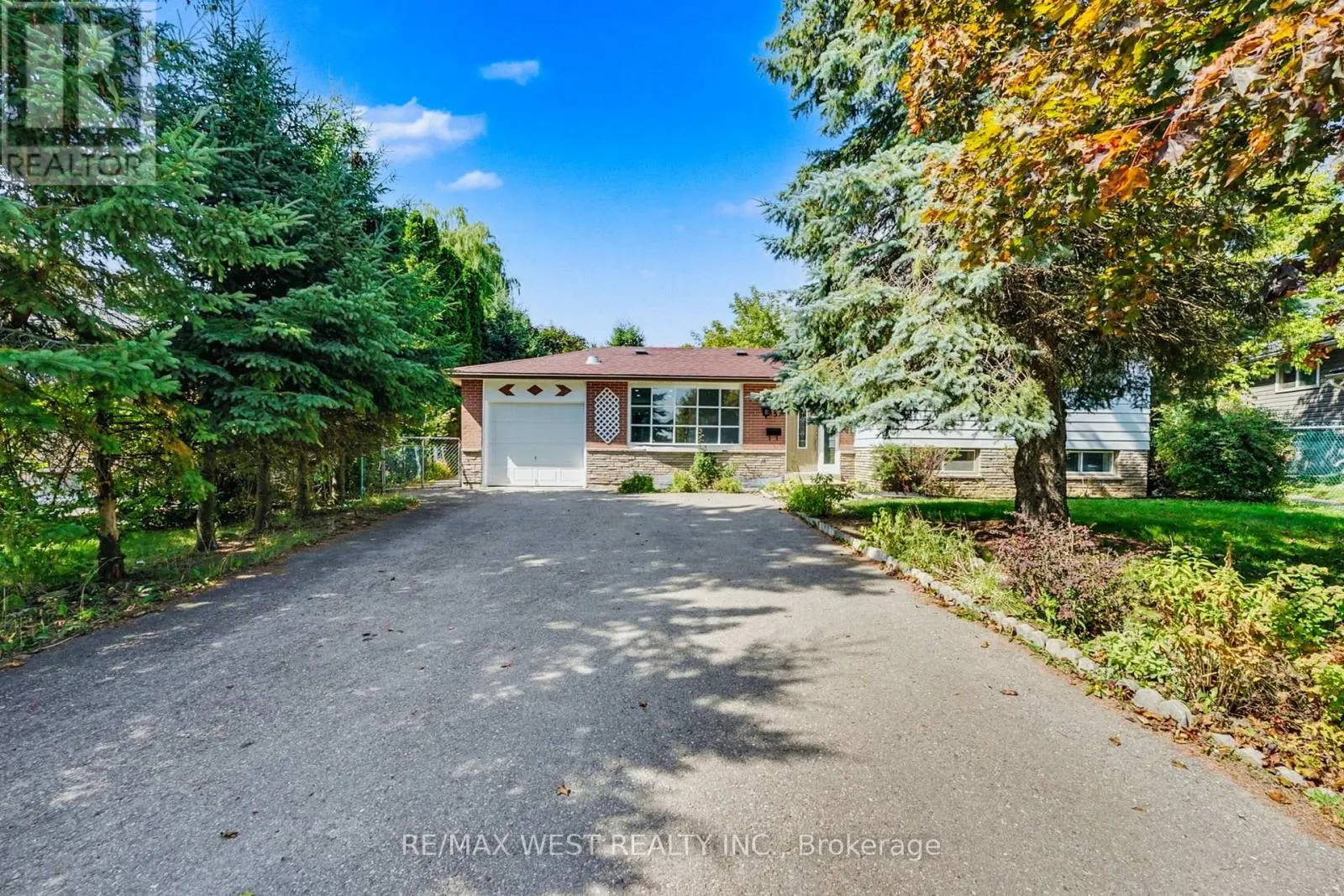 15 LAWRENCE AVENUE