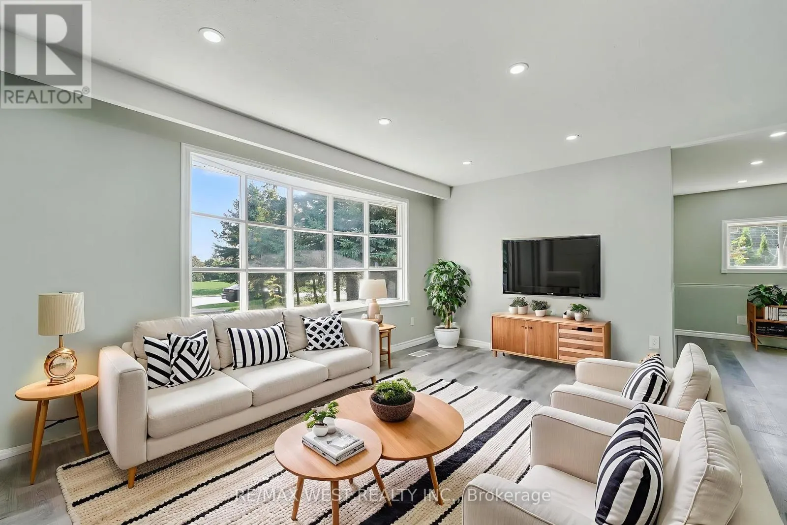 15 LAWRENCE AVENUE