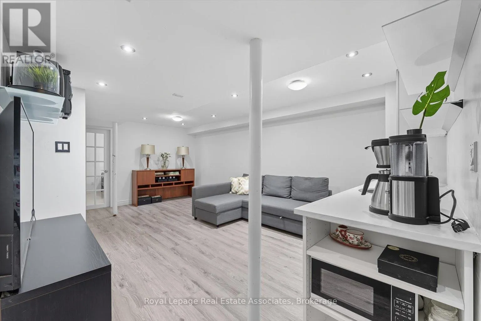 443 STONETREE COURT