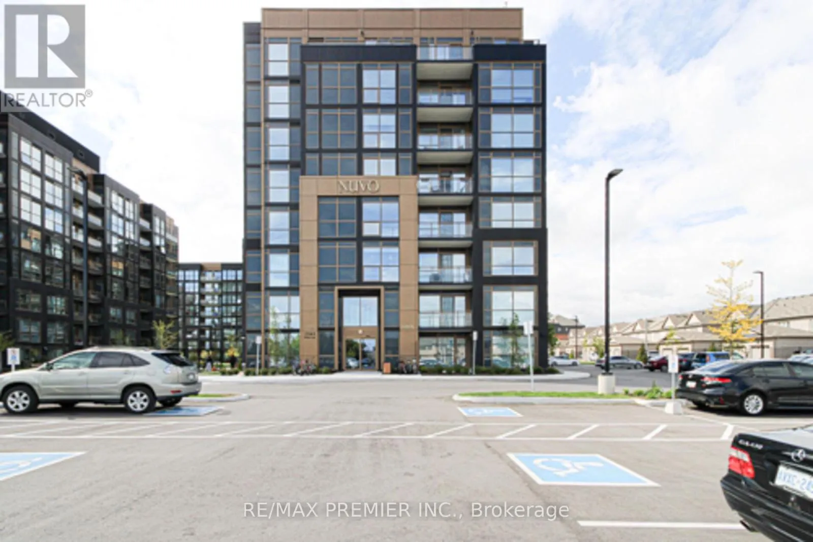 821 - 2343 KHALSA GATE W