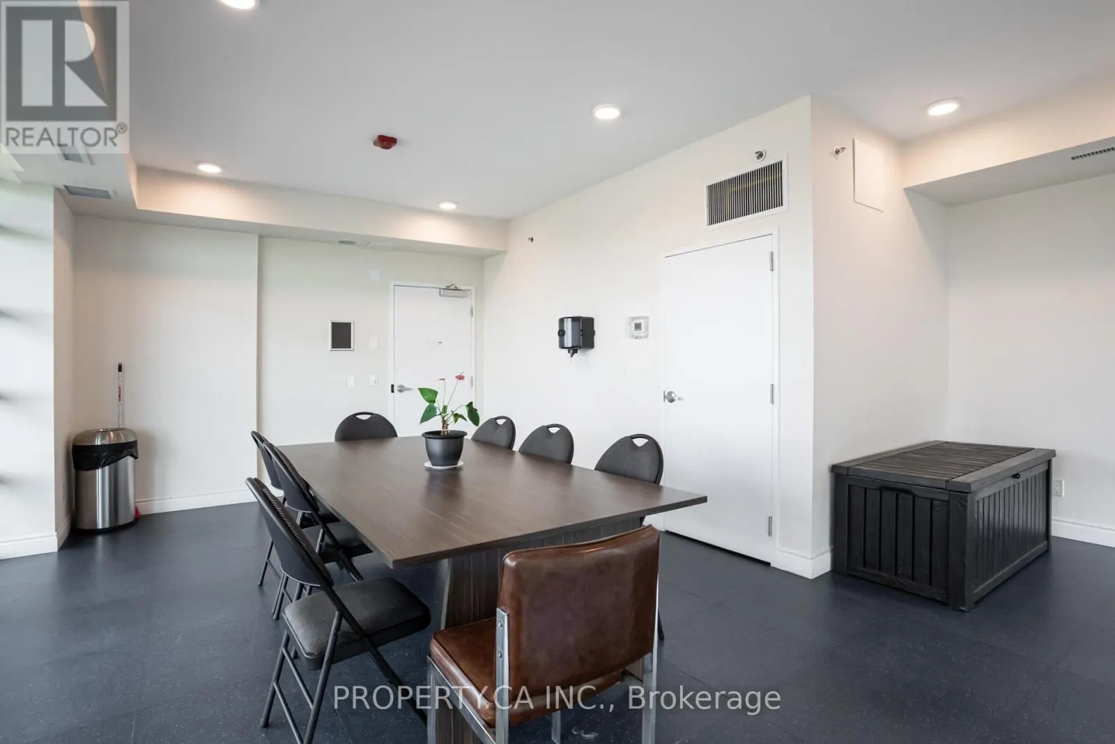 704 - 2522 KEELE STREET