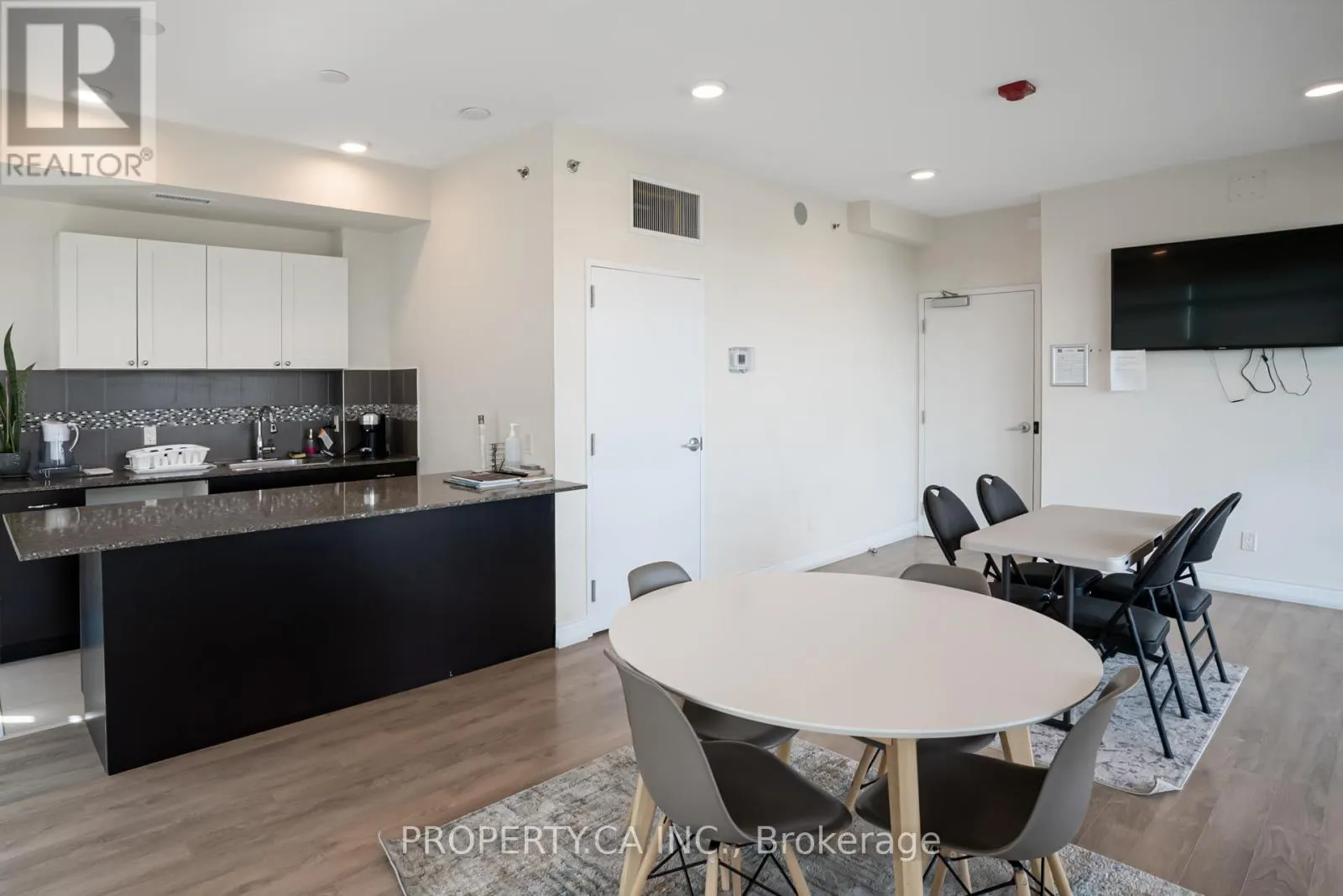 704 - 2522 KEELE STREET