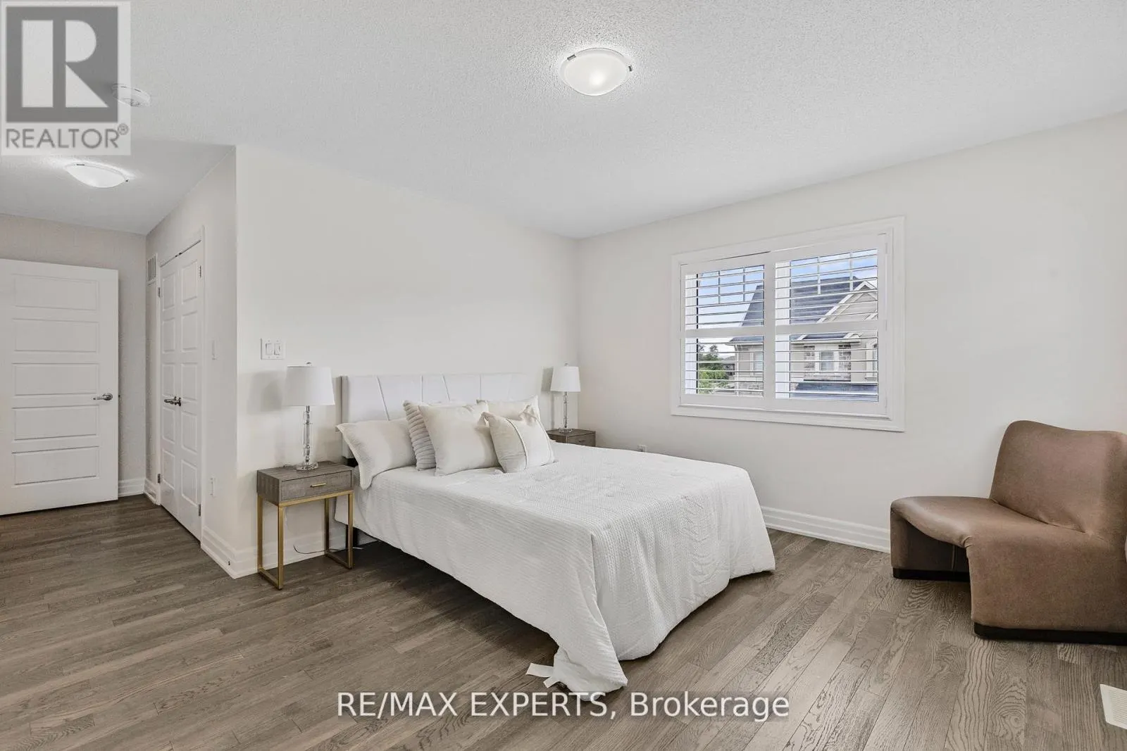 1374 ROSE WAY