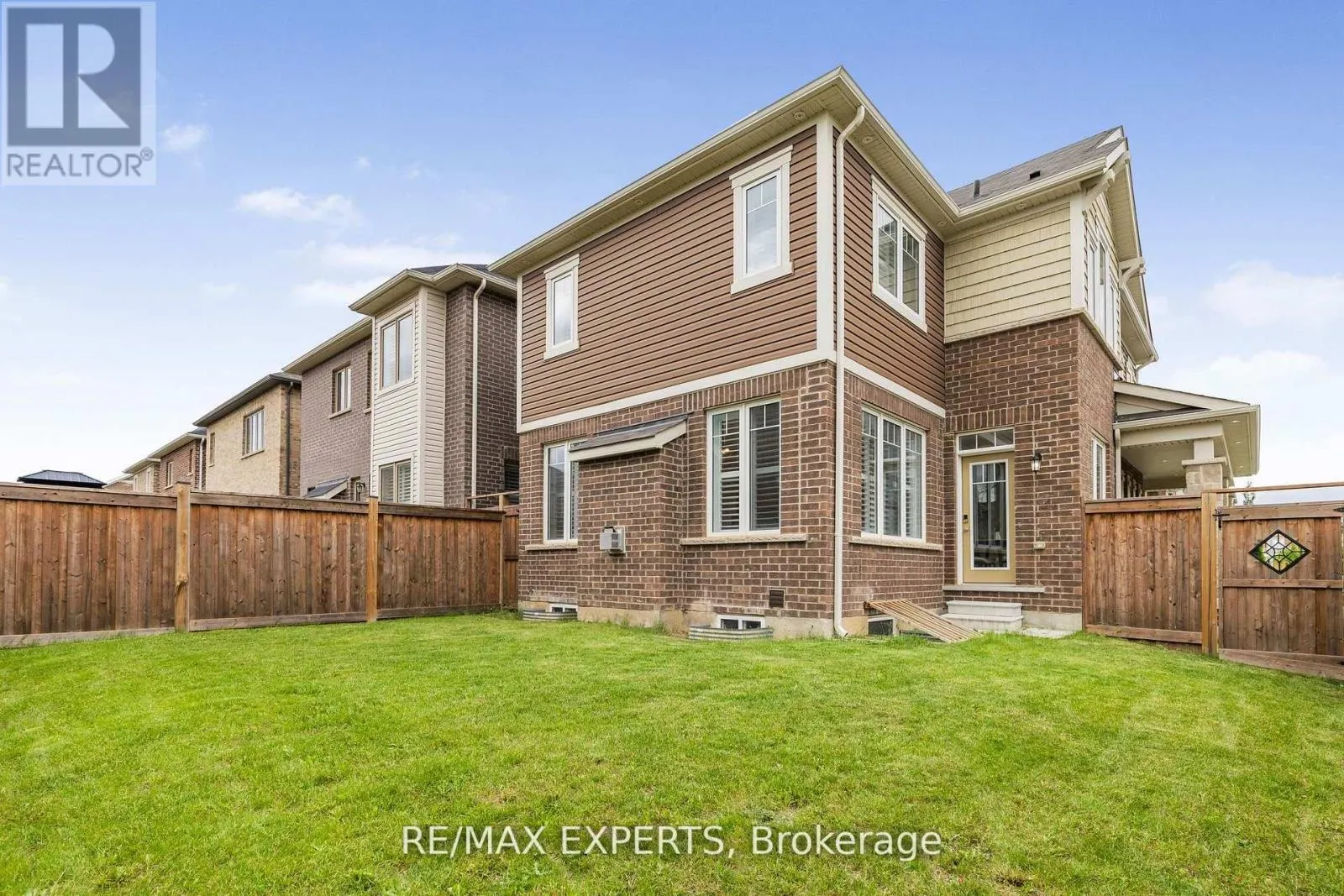 1374 ROSE WAY