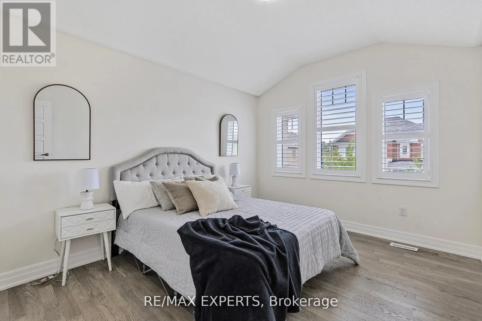1374 ROSE WAY