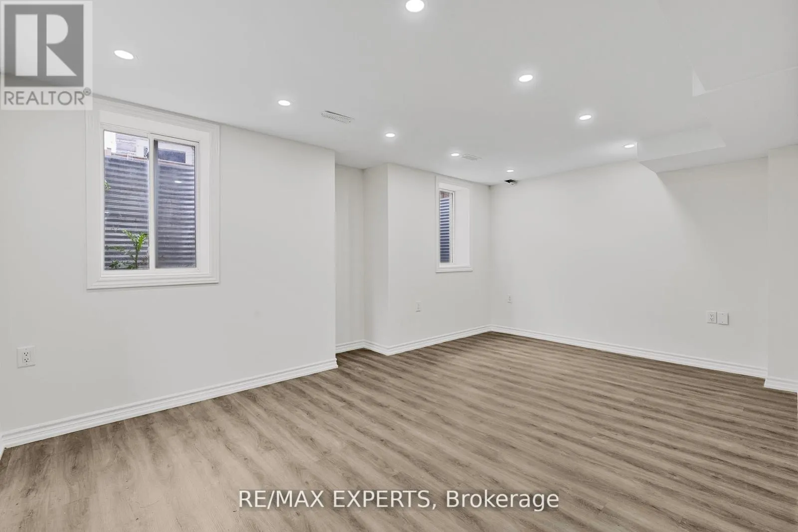 1374 ROSE WAY