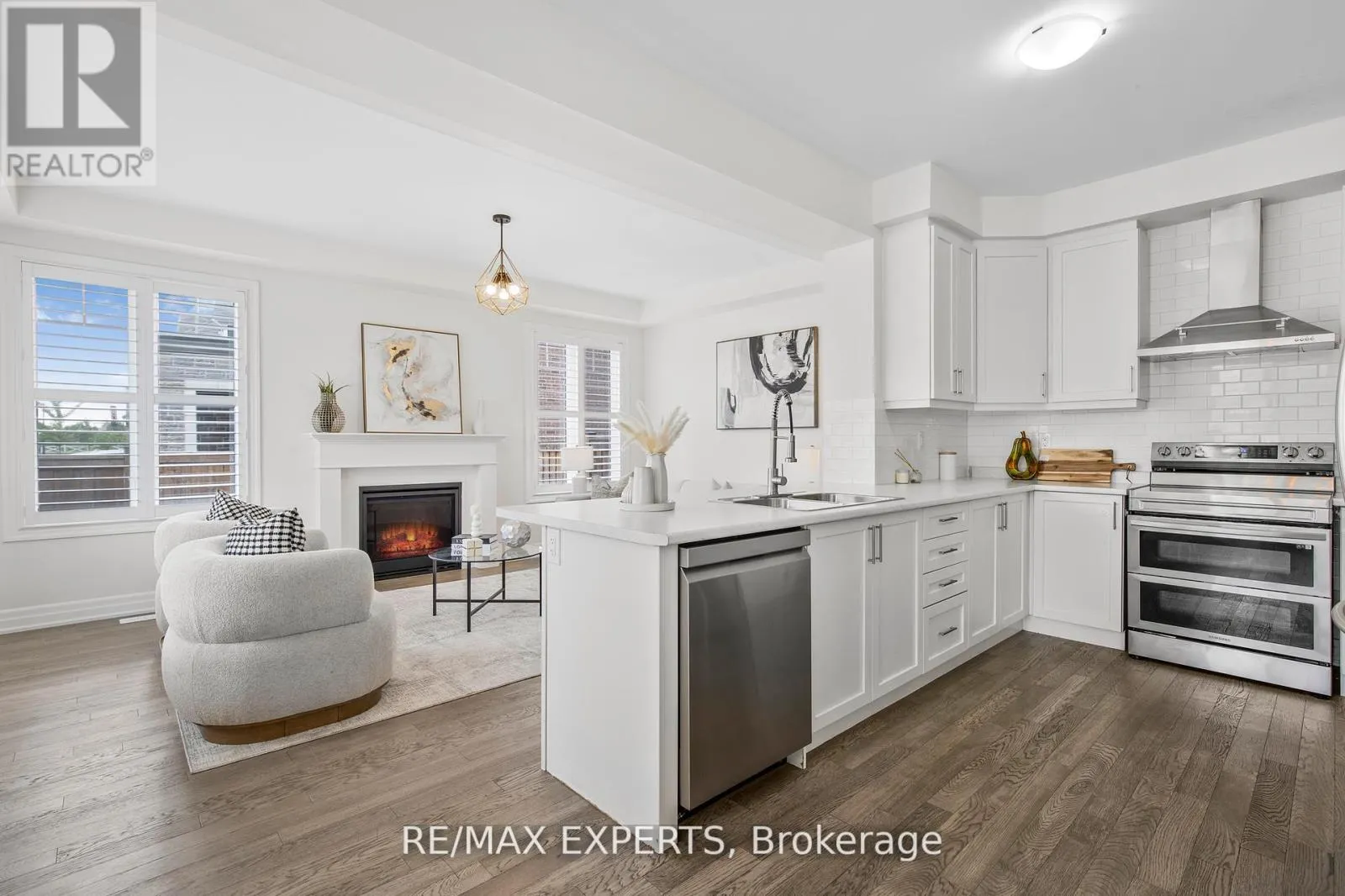 1374 ROSE WAY