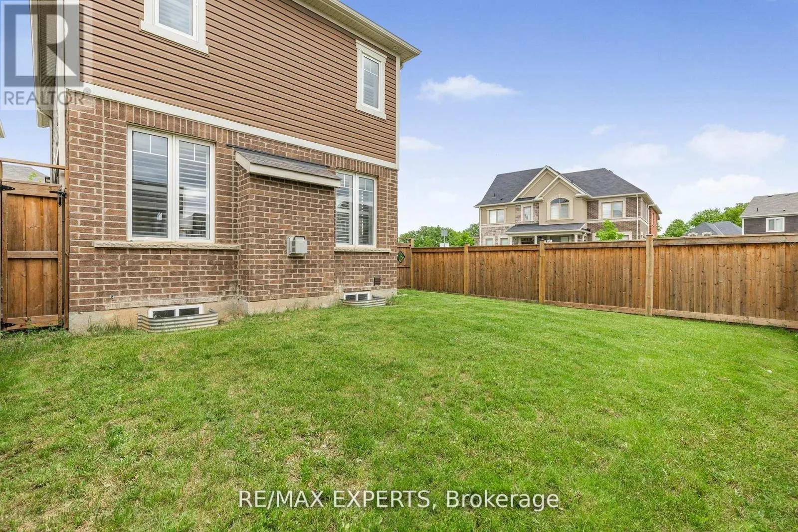 1374 ROSE WAY