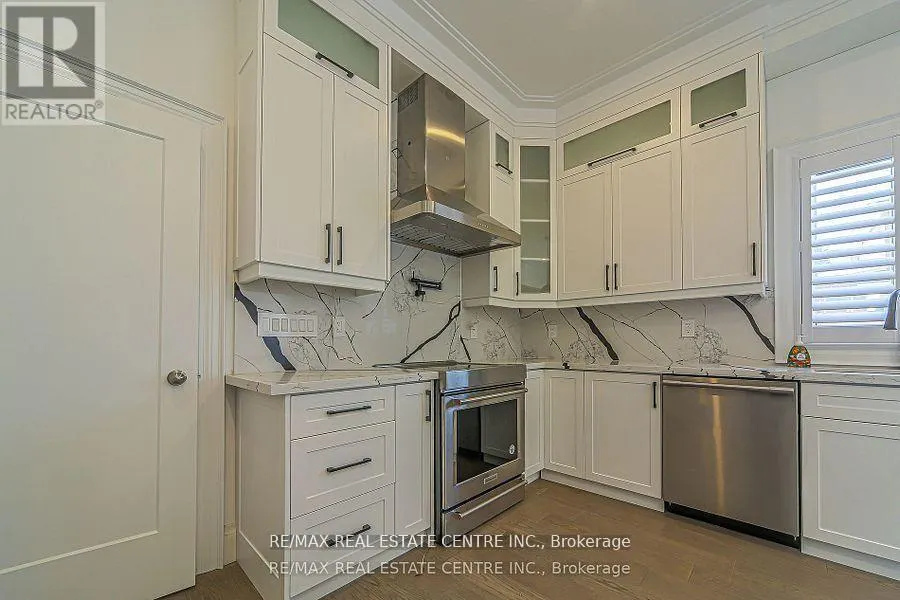 1 HAWTHORN CRESCENT