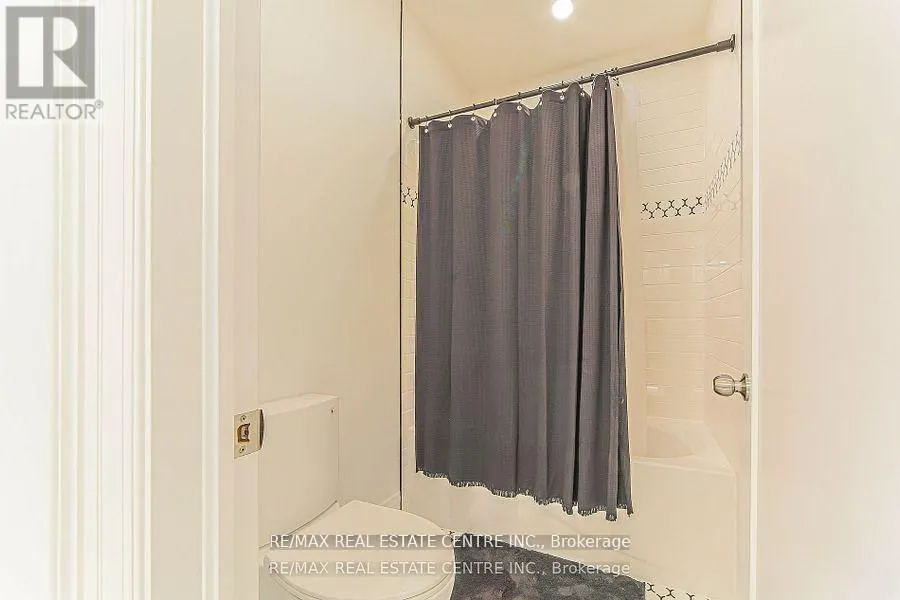 1 HAWTHORN CRESCENT