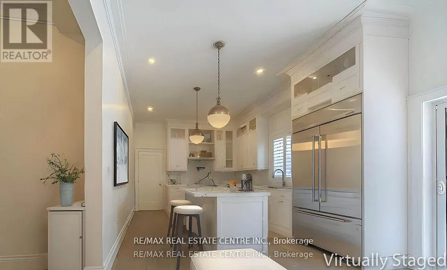 1 HAWTHORN CRESCENT