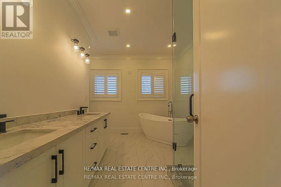 1 HAWTHORN CRESCENT