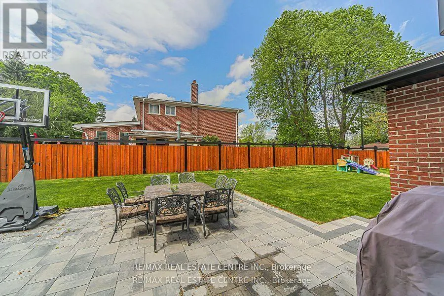 1 HAWTHORN CRESCENT