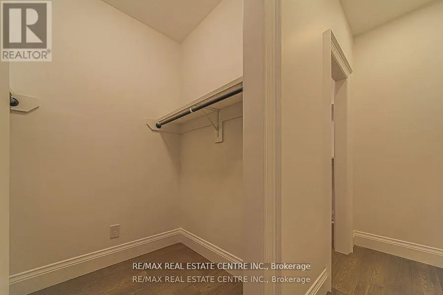 1 HAWTHORN CRESCENT