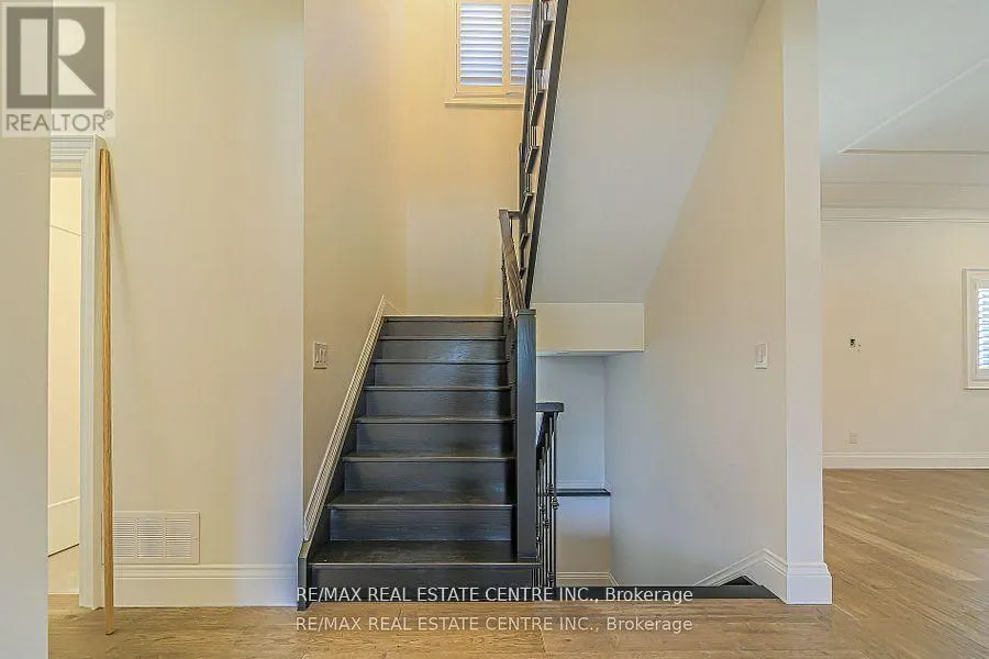 1 HAWTHORN CRESCENT