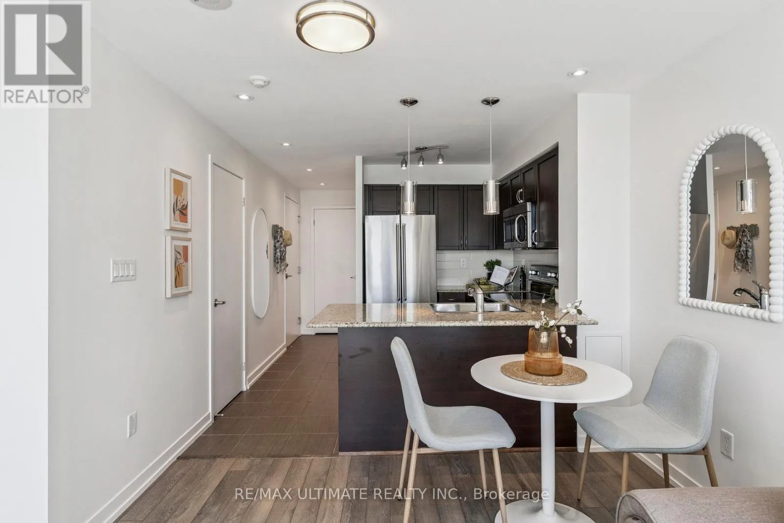 1402 - 816 LANSDOWNE AVENUE