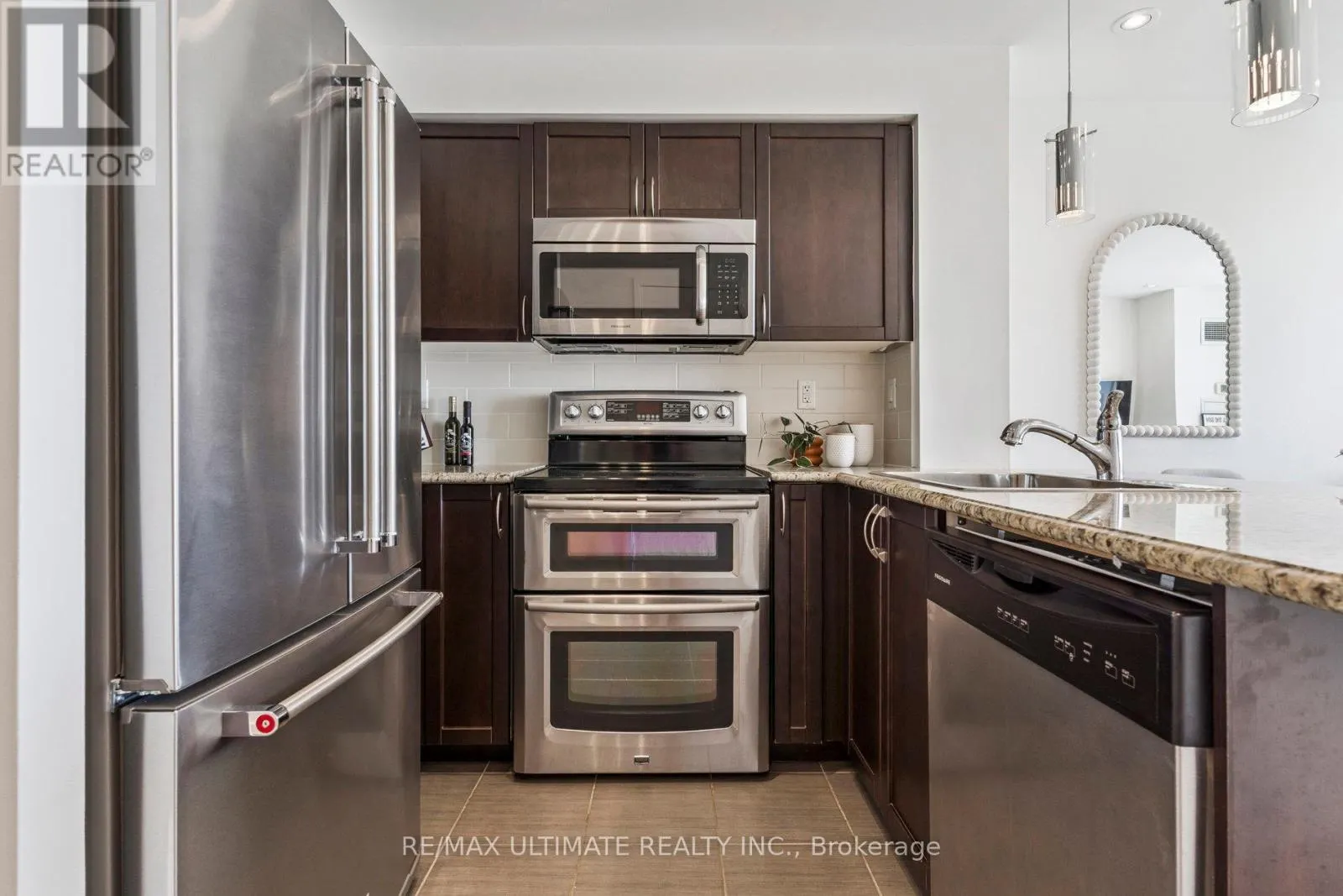 1402 - 816 LANSDOWNE AVENUE