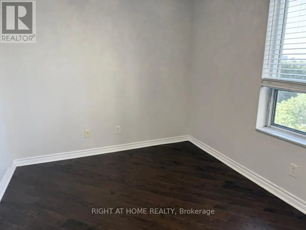 521 - 25 KINGSBRIDGE GARDEN CIRCLE