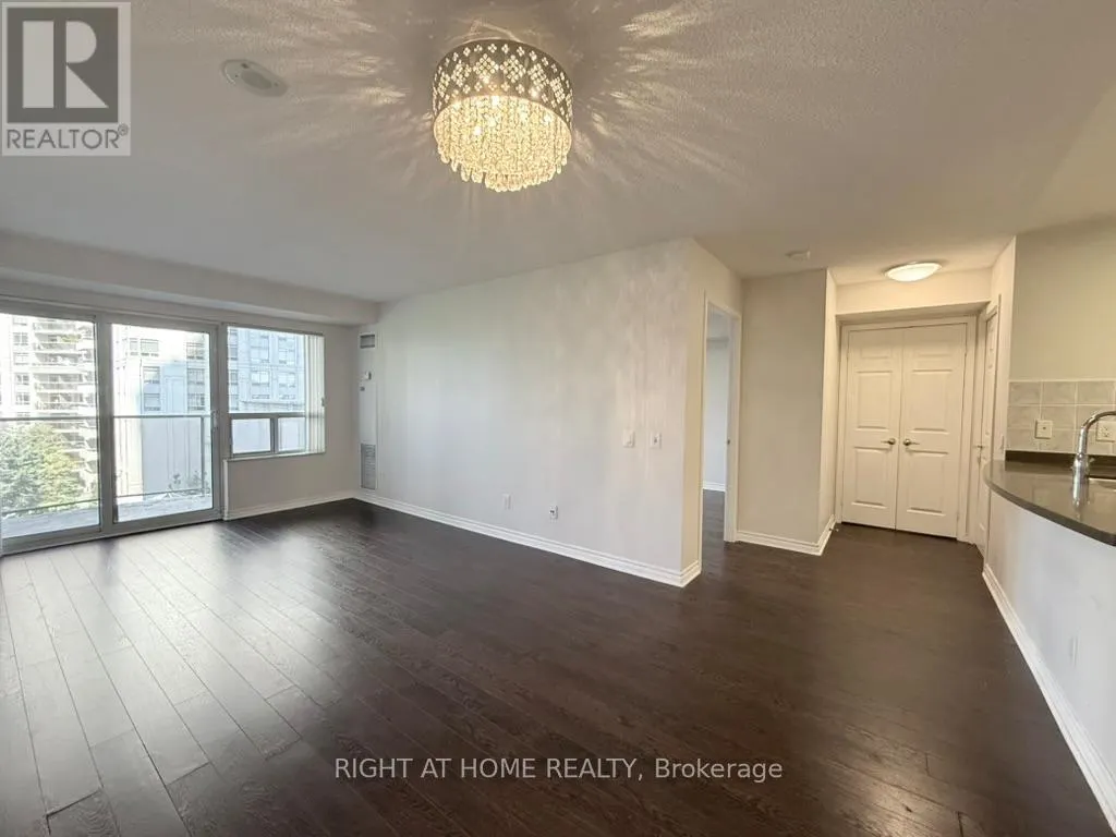 521 - 25 KINGSBRIDGE GARDEN CIRCLE