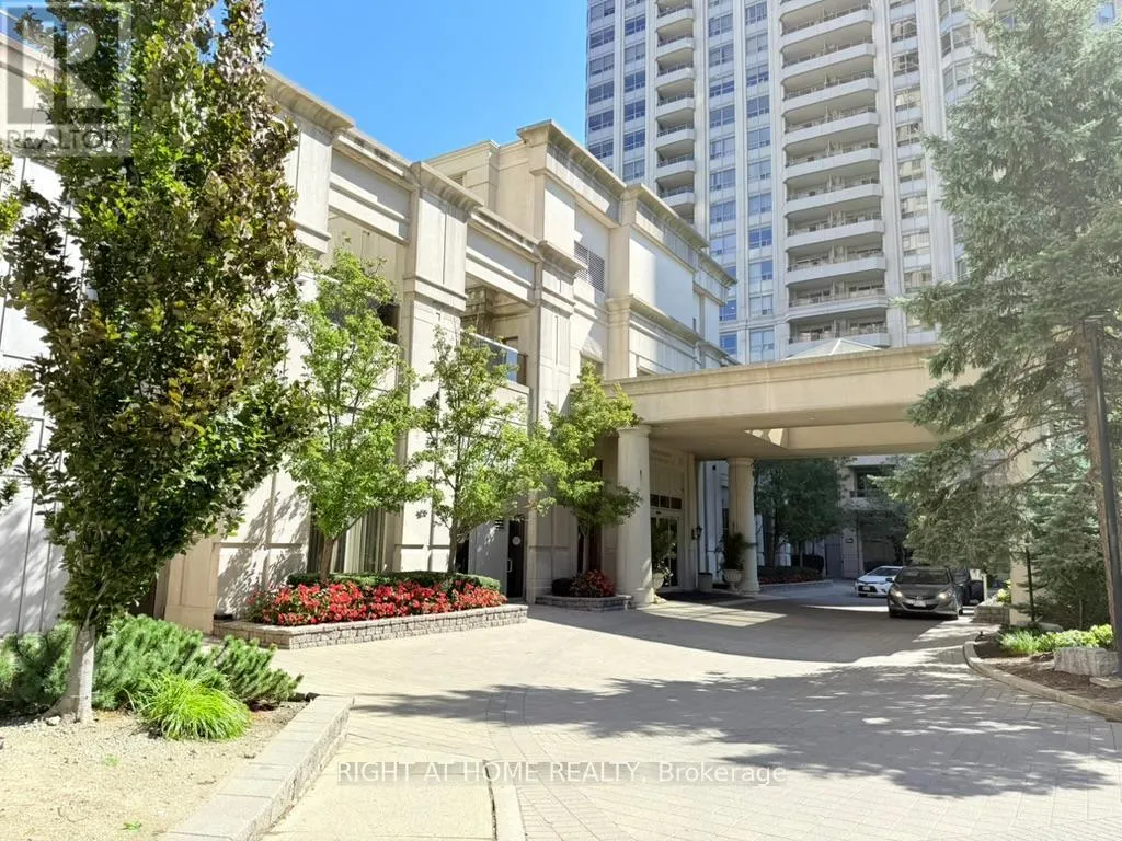 521 - 25 KINGSBRIDGE GARDEN CIRCLE