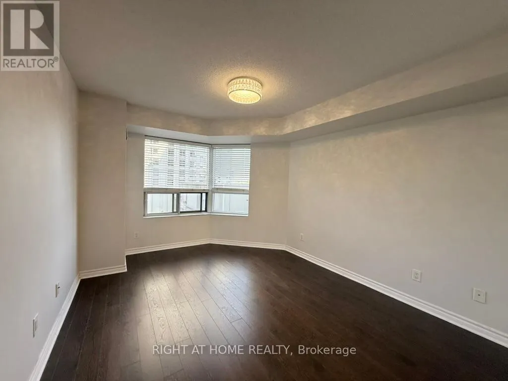 521 - 25 KINGSBRIDGE GARDEN CIRCLE
