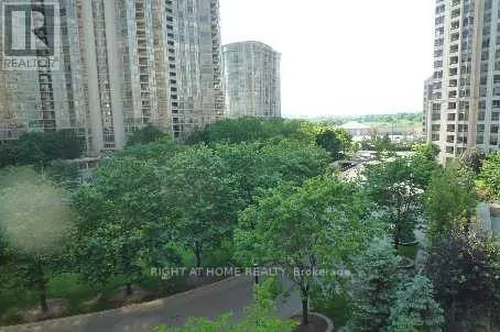 521 - 25 KINGSBRIDGE GARDEN CIRCLE