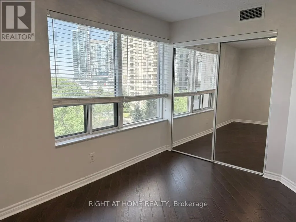 521 - 25 KINGSBRIDGE GARDEN CIRCLE