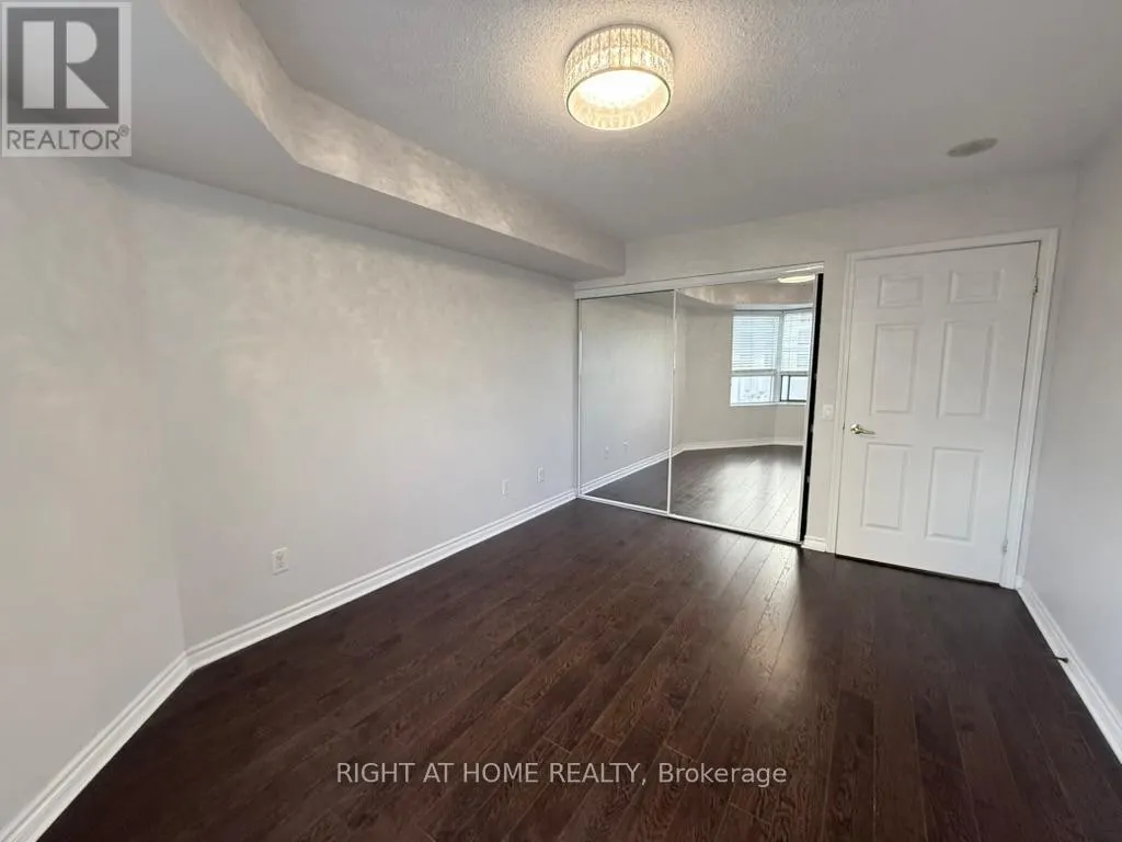 521 - 25 KINGSBRIDGE GARDEN CIRCLE